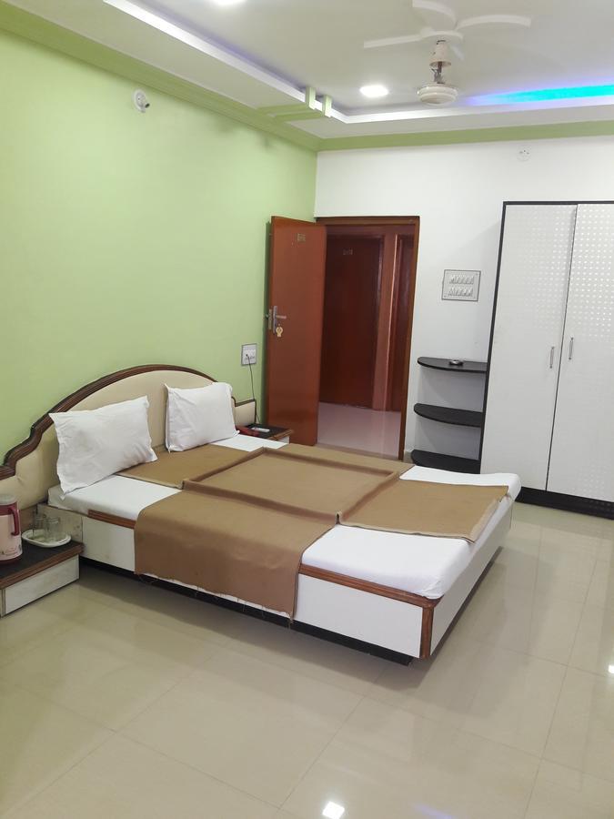 Hotel Sahara Palace Bhuj Bagian luar foto