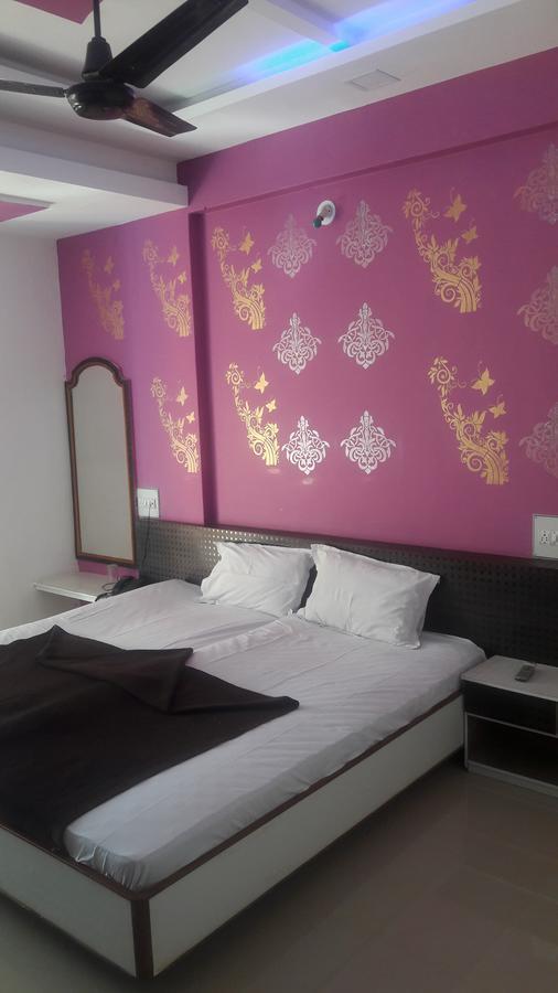 Hotel Sahara Palace Bhuj Bagian luar foto