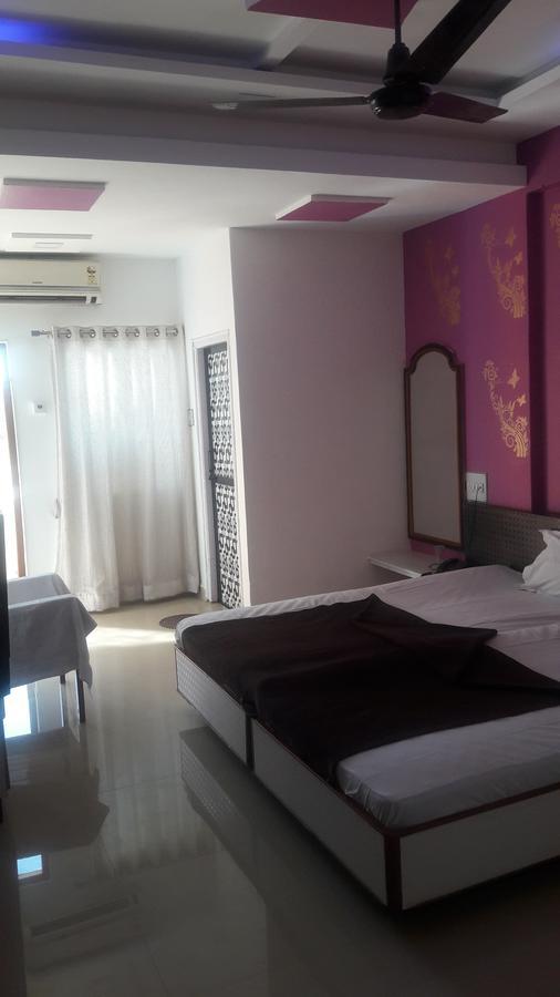 Hotel Sahara Palace Bhuj Bagian luar foto
