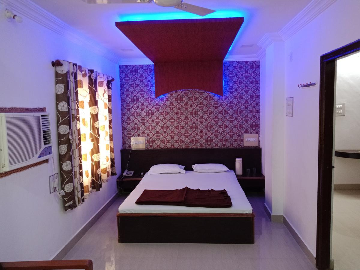 Hotel Sahara Palace Bhuj Bagian luar foto