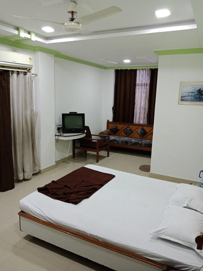 Hotel Sahara Palace Bhuj Bagian luar foto